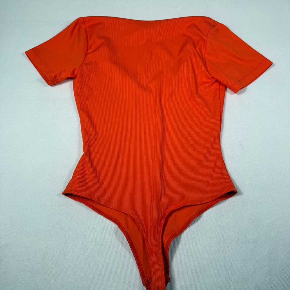 House‎ of Harlow 1960 Bodysuit S Orange Ribbed V-Neck Short Sleeve Snap Bottom